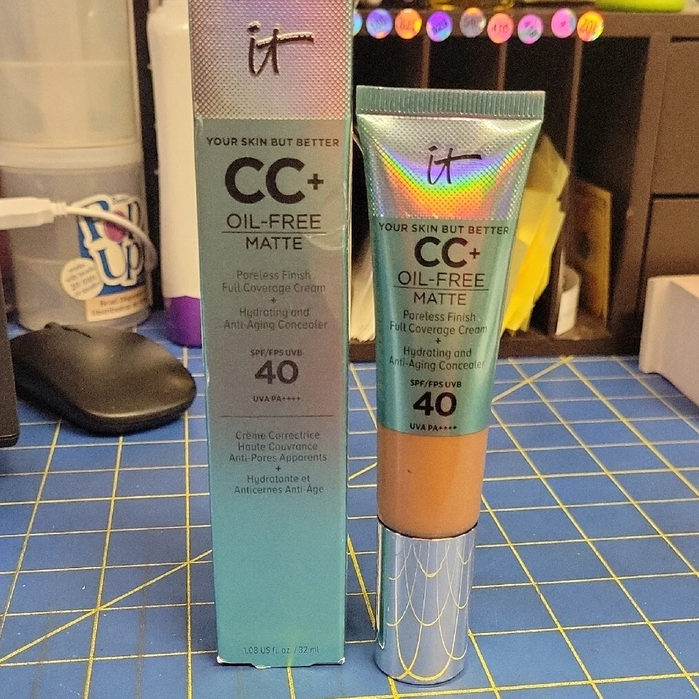 IT Cosmetics CC+ Oil-Free Matte 40SPF Cream - Deep 32ml New Tube In Box